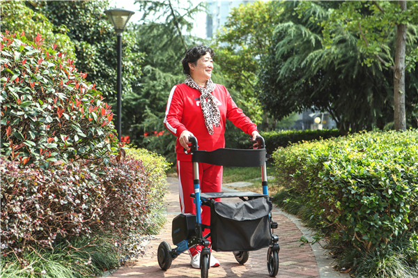 1589960961718663.jpg 行走辅助机械人_副本.jpg