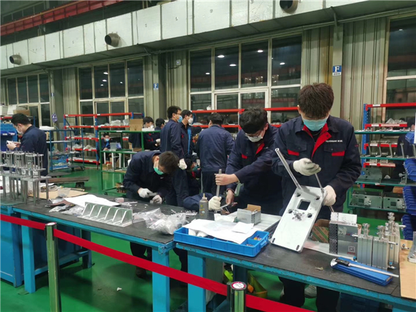造作出产部门加班加点，大力支持.jpg