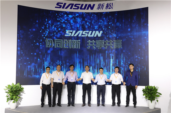 1568709239381207.jpg 6.启动典礼合影.jpg