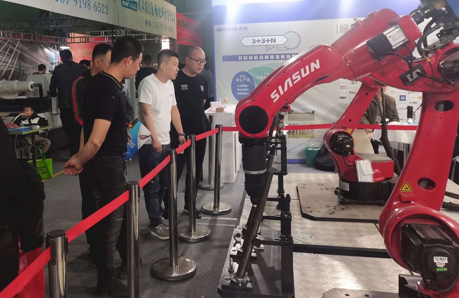jinnianhui金年会工业机械人亮相第27届胜芳家具国际展览会