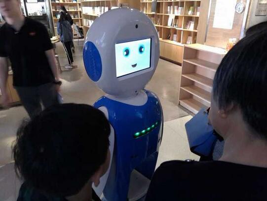 钱江晚报：荆门新华书店出现萌萌机械人 俘获一助迷弟迷妹